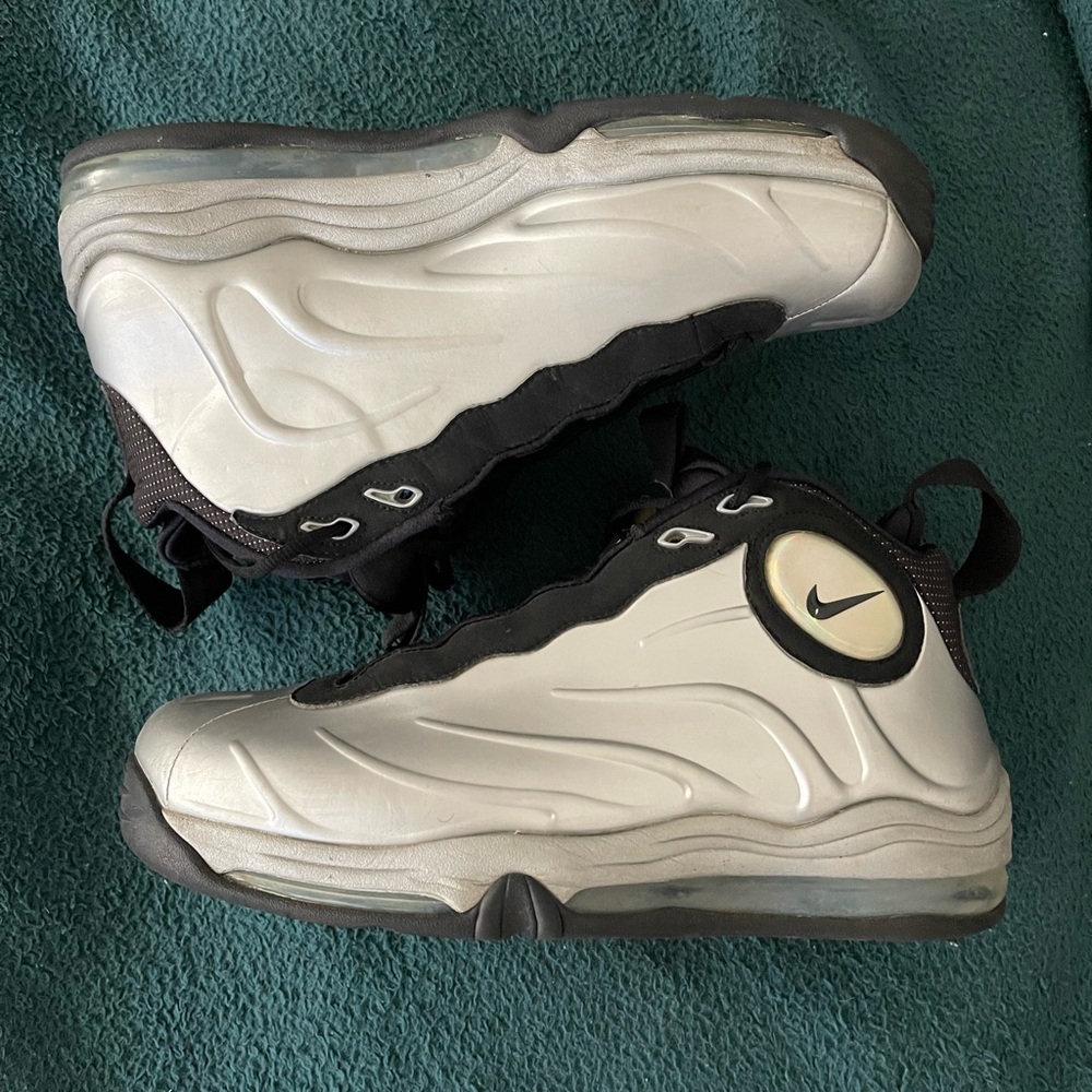 Size 10 silver total foamposite max